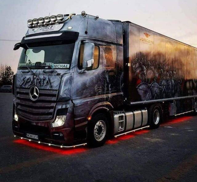 شاحنات سطحات و شاحنات برادات للايجار