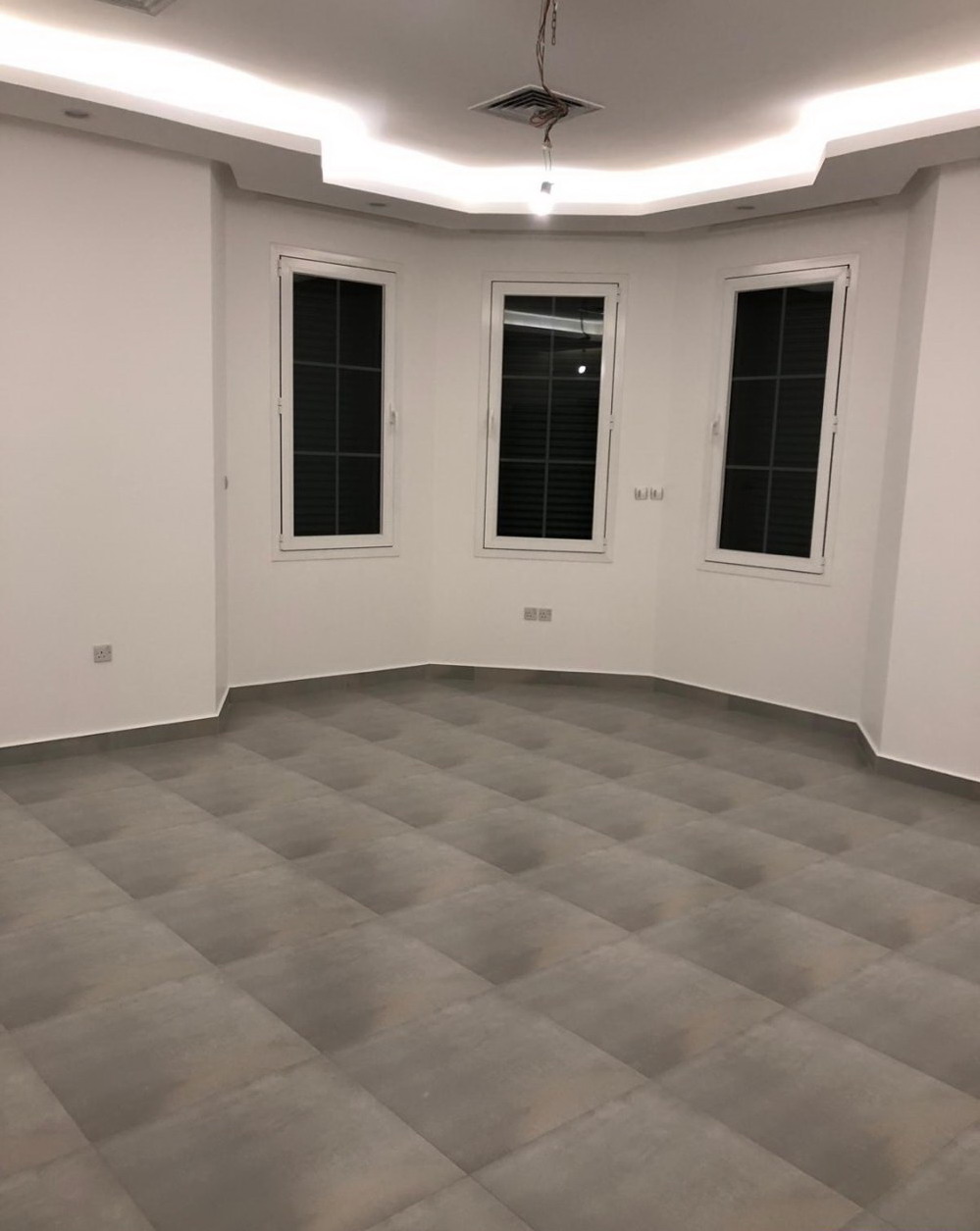 للايجار دور فخم جدا الروضه